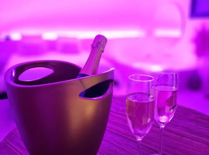 Hôtel Spa: Le Clos des Délices - Love Room - Chambre avec spa, terrasse et parking privatif